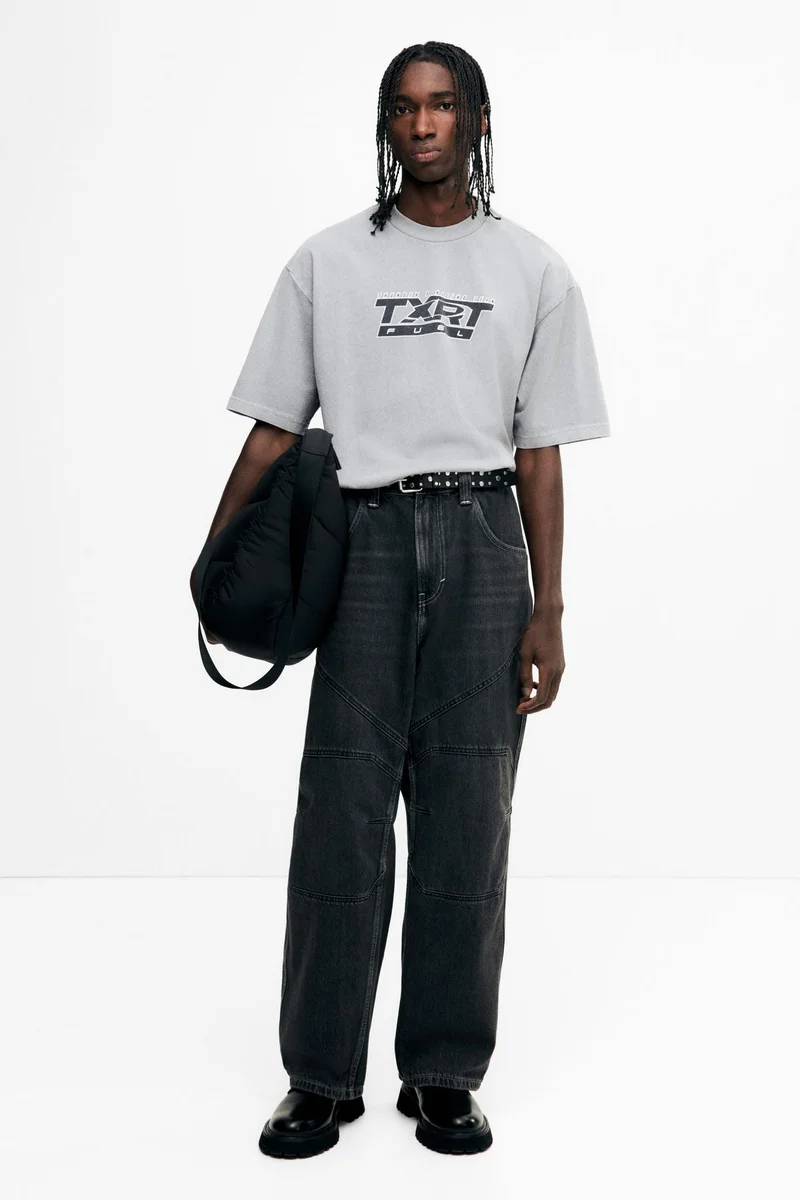 اتش اند ام تي-شيرت مكحوت بقصة واسعة